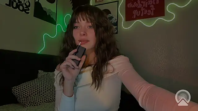 Snapshot of Emilia0_0_7 chatting on February 23, 9:34 pm Emilia0 0 7 online show from February 23, 9:34 pm