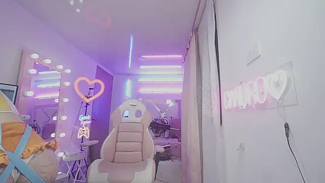 Snapshot of angelacianuro_ chatting on December 19, 2:56 am angelacianuro online show from December 19, 2:56 am