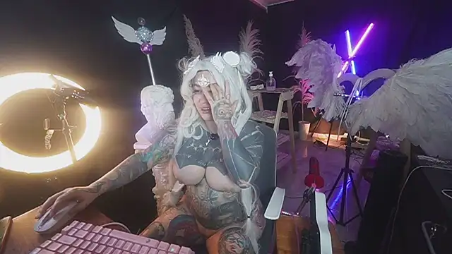 Snapshot of angelacianuro_ chatting on October 17, 10:40 am angelacianuro online show from October 17, 10:40 am