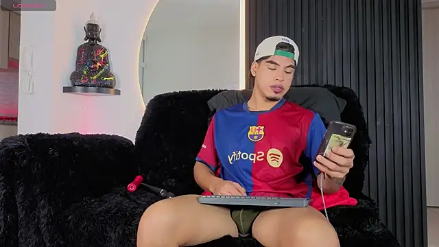 Snapshot of Ken-boy_ chatting on January 9, 8:32 pm Ken-boy online show from January 9, 8:32 pm