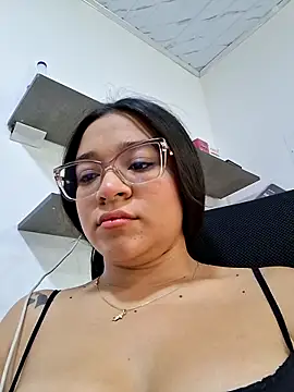 -VICKKY online show from June 15, 2:30 pm