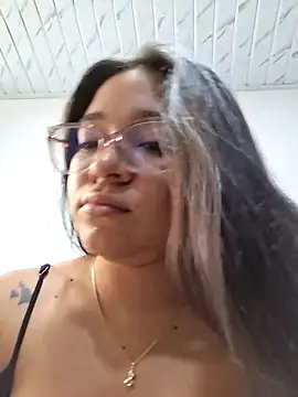 -VICKKY online show from June 16, 1:47 pm