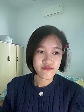 Snapshot of thithi8369 chatting on February 13, 2:45 am thithi8369 online show from February 13, 2:45 am