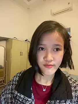 Snapshot of thithi8369 chatting on February 26, 3:21 am thithi8369 online show from February 26, 3:21 am