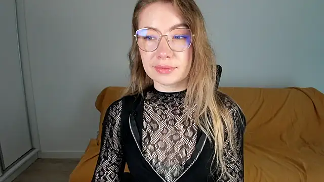 Snapshot of Mia_Tasty chatting on June 11, 6:44 am Mia Tasty online show from June 11, 6:44 am