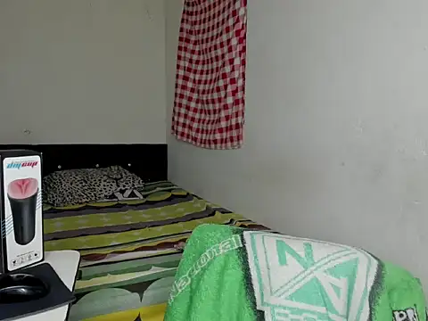 Snapshot of cardrey05 chatting on March 23, 4:27 am cardrey05 online show from March 23, 4:27 am