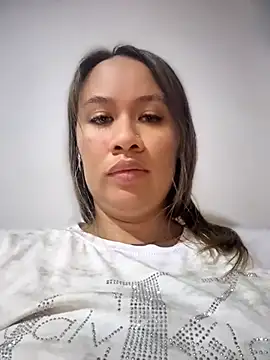 Emiily lee online show from June 23, 9:24 pm