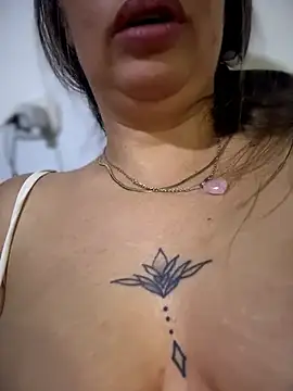 Emiily lee online show from July 2, 2:22 am