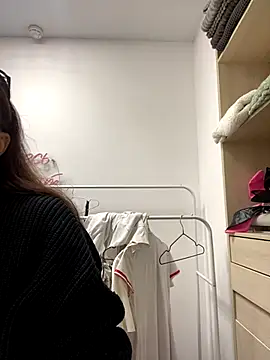 Snapshot of AnaWest chatting on October 3, 6:21 am AnaWest online show from October 3, 6:21 am