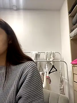 Snapshot of AnaWest chatting on October 18, 6:26 am AnaWest online show from October 18, 6:26 am