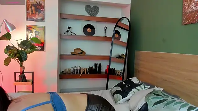 Snapshot of iriiina_veneno chatting on June 15, 5:04 pm iriiina veneno online show from June 15, 5:04 pm