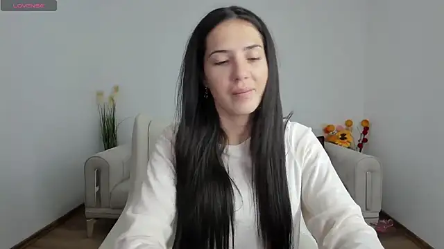 Snapshot of Emmapmg chatting on December 17, 10:23 am Emmapmg online show from December 17, 10:23 am