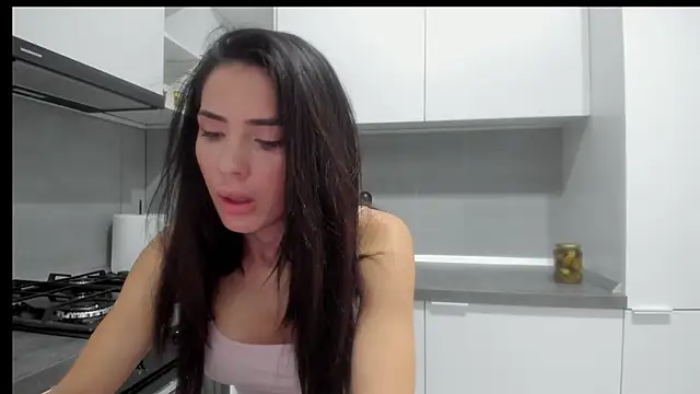 Snapshot of Emmapmg chatting on November 17, 10:26 pm Emmapmg online show from November 17, 10:26 pm