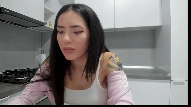 Snapshot of Emmapmg chatting on November 28, 9:56 am Emmapmg online show from November 28, 9:56 am