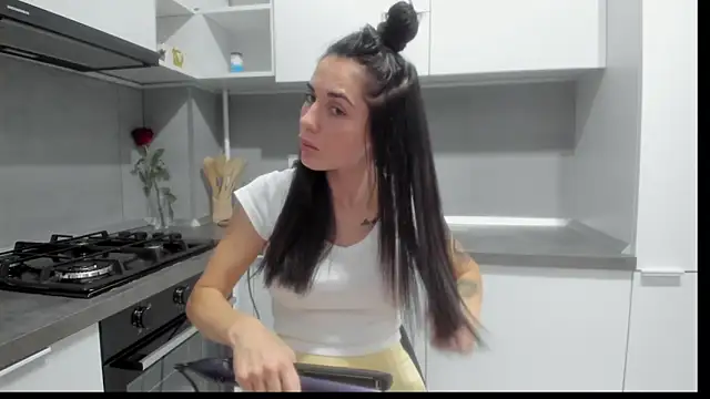 Snapshot of Emmapmg chatting on November 30, 12:36 am Emmapmg online show from November 30, 12:36 am