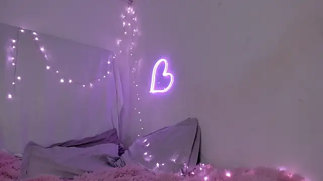 Snapshot of BonnieCute_ chatting on December 28, 12:03 pm BonnieCute online show from December 28, 12:03 pm