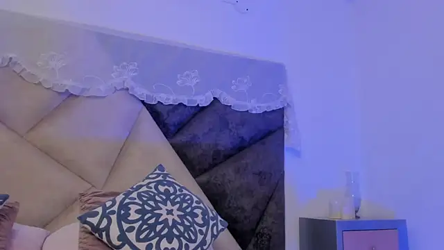 Snapshot of BonnieCute_ chatting on September 19, 12:23 am BonnieCute online show from September 19, 12:23 am