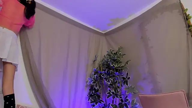 Snapshot of BonnieCute_ chatting on October 10, 11:48 pm BonnieCute online show from October 10, 11:48 pm