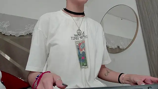 BonnieCute  online show from March 12, 11:44 pm