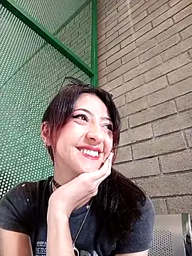 Snapshot of BonnieCute_ chatting on May 21, 7:32 pm BonnieCute online show from May 21, 7:32 pm