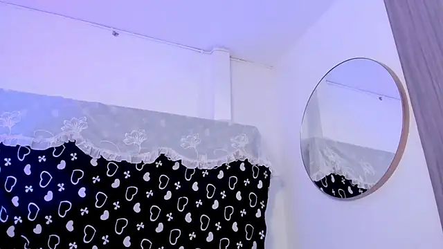 Snapshot of BonnieCute_ chatting on June 14, 12:41 am BonnieCute online show from June 14, 12:41 am