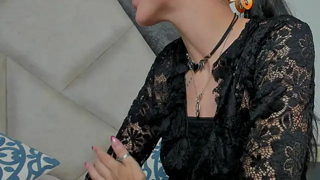 Snapshot of BonnieCute_ chatting on June 18, 12:00 am BonnieCute online show from June 18, 12:00 am