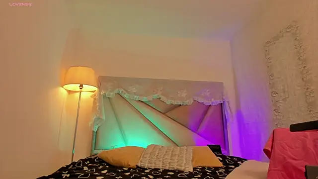 Snapshot of BonnieCute_ chatting on June 28, 2:06 am BonnieCute online show from June 28, 2:06 am