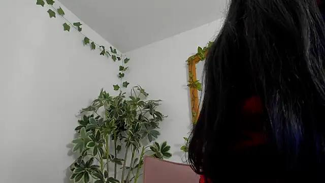 Snapshot of BonnieCute_ chatting on July 11, 12:35 am BonnieCute online show from July 11, 12:35 am
