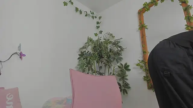 Snapshot of BonnieCute_ chatting on July 13, 12:13 am BonnieCute online show from July 13, 12:13 am