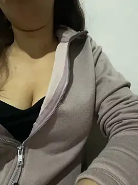 Snapshot of farah-36 chatting on November 18, 11:59 pm farah-36 online show from November 18, 11:59 pm