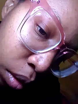 Snapshot of madamsensuale chatting on January 23, 6:28 am madamsensuale online show from January 23, 6:28 am