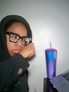 Snapshot of madamsensuale chatting on February 7, 3:01 am madamsensuale online show from February 7, 3:01 am