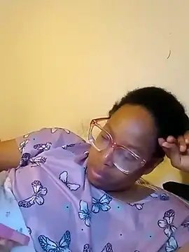 Snapshot of madamsensuale chatting on February 20, 6:28 am madamsensuale online show from February 20, 6:28 am