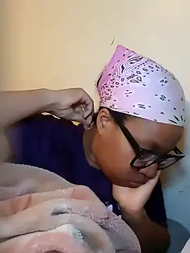 Snapshot of madamsensuale chatting on March 17, 11:54 pm madamsensuale online show from March 17, 11:54 pm