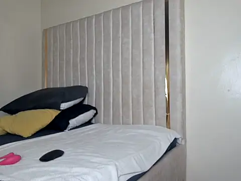 Snapshot of prety_lily chatting on February 11, 12:48 am prety lily online show from February 11, 12:48 am