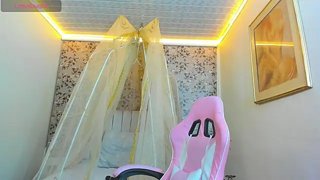 agatha rusell  online show from February 5, 12:31 am