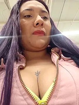 Snapshot of Blushing_Katy chatting on December 21, 12:07 am Blushing Katy online show from December 21, 12:07 am