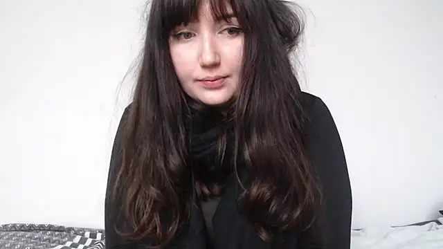 Lynylou online show from March 7, 4:26 pm