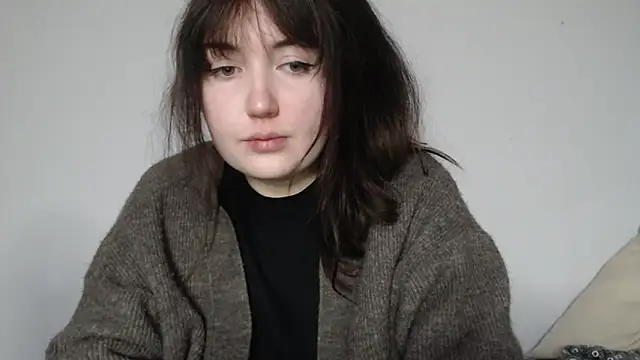 Lynylou online show from March 17, 6:11 pm