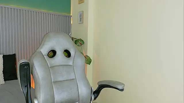 Snapshot of paula__cruzz chatting on June 11, 12:32 am paula cruzz online show from June 11, 12:32 am