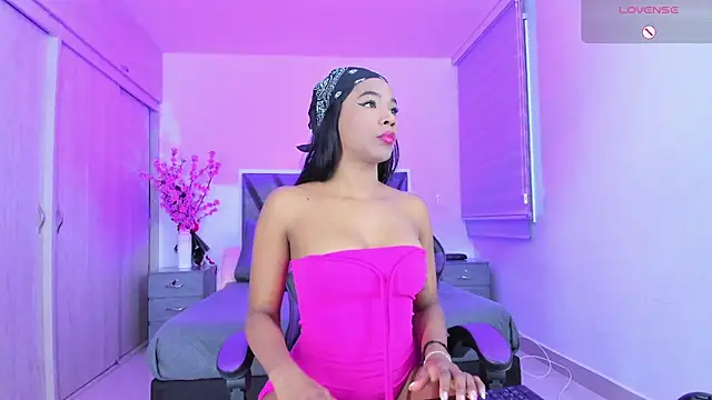 Snapshot of paula__cruzz chatting on July 21, 5:21 am paula cruzz online show from July 21, 5:21 am