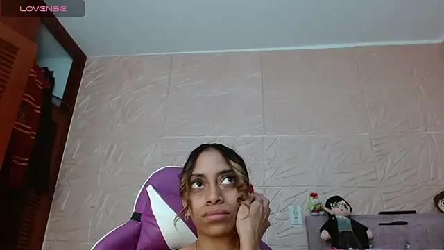 Snapshot of kendallsweet7 chatting on November 17, 2:01 pm kendallsweet7 online show from November 17, 2:01 pm