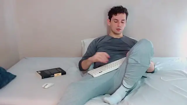 Snapshot of Elio555 chatting on March 2, 8:40 pm Elio555 online show from March 2, 8:40 pm