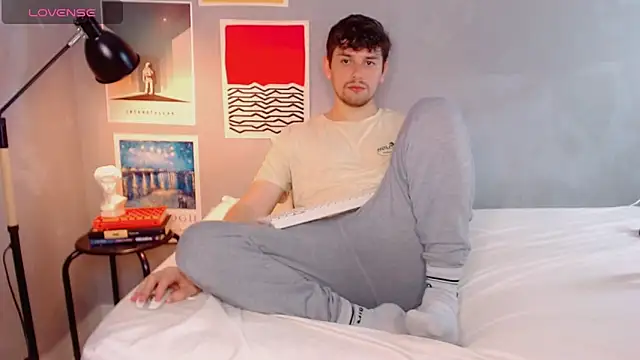 Snapshot of Elio555 chatting on October 26, 6:58 pm Elio555 online show from October 26, 6:58 pm