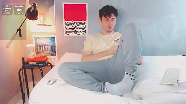 Snapshot of Elio555 chatting on November 2, 5:48 pm Elio555 online show from November 2, 5:48 pm