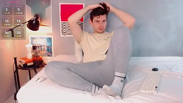 Snapshot of Elio555 chatting on December 14, 7:40 pm Elio555 online show from December 14, 7:40 pm