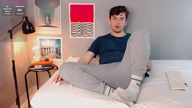 Snapshot of Elio555 chatting on December 16, 9:42 pm Elio555 online show from December 16, 9:42 pm