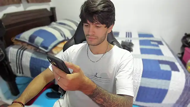 justin stark7 online show from December 17, 11:49 pm