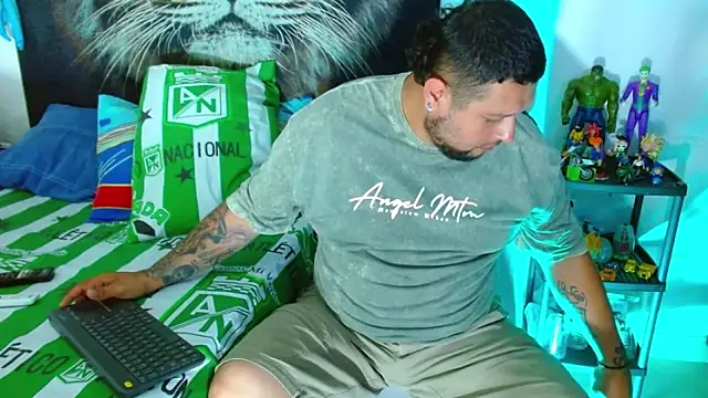 Michaell Myerss  online show from December 16, 3:39 pm