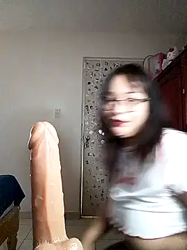 Snapshot of Angiee2001 chatting on January 17, 7:27 pm Angiee2001 online show from January 17, 7:27 pm